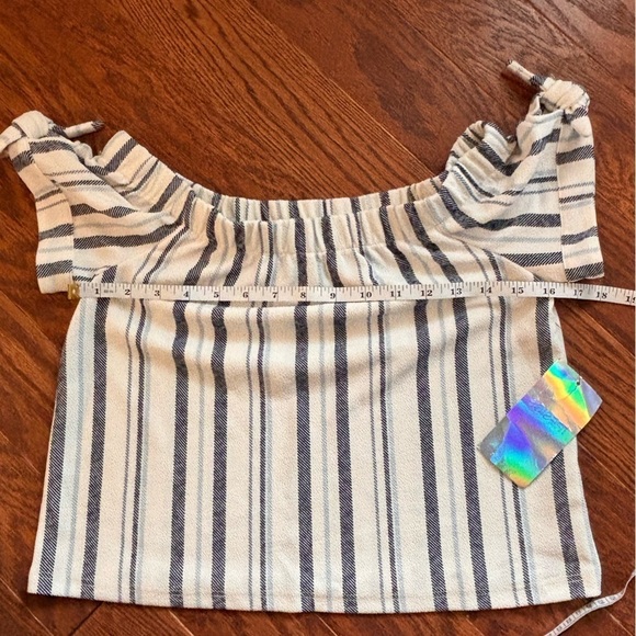 Tresics new with tags striped crop top with ties on sleeves in small - Picture 3 of 9